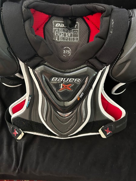 Men's Small Junior Bauer Vapor 1X Lite Shoulder Pads (Used)