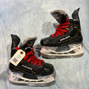 Junior Bauer Supreme M5 Pro Hockey Skates Extra Wide Width Size 1 (Used)