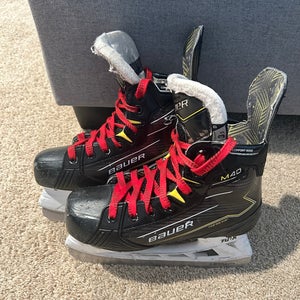 2024 Bauer Supreme M40 Hockey Skates Regular Width Size 3.5 (Used)