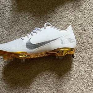 White Men's Size M 8.5 (W 9.5) Adult Nike Vapor Ultrafly 3 Low Top Metal (Used)
