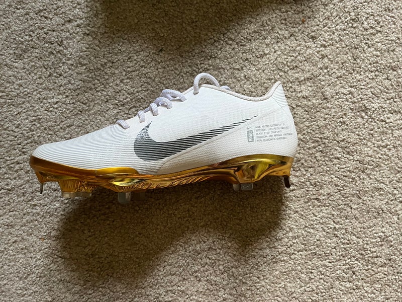 White Men's Size M 8.5 (W 9.5) Adult Nike Vapor Ultrafly 3 Low Top Metal (Used)