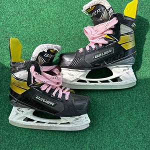 Junior Bauer Supreme 3S Hockey Skates (Regular) Size 3.5 (Used)