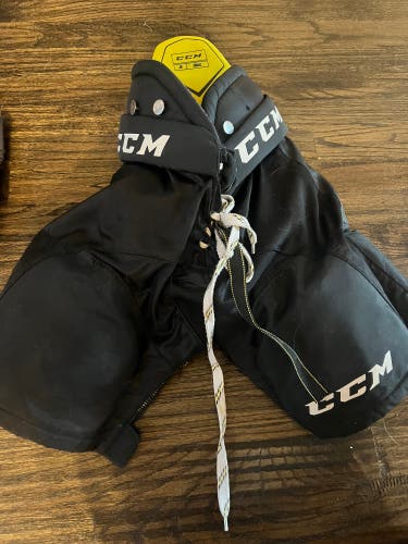 CCM Shorts (Used) Hockey Shorts - Junior Small