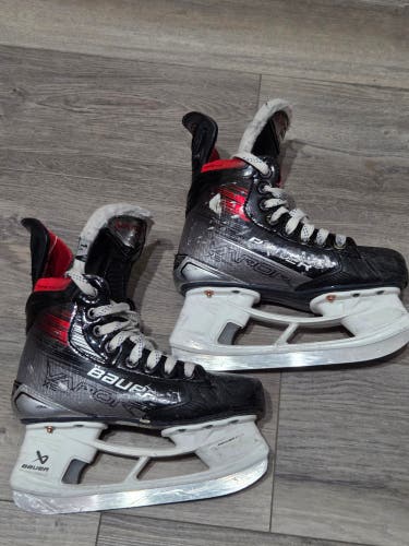 2023 Bauer Vapor X5 Pro Hockey Skates Extra Wide Width Size 1.5 (Used)