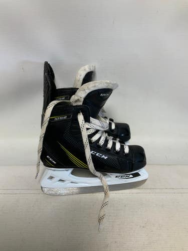 Used CCM 1052 Junior Hockey Skate Junior 01 11823-S000033785