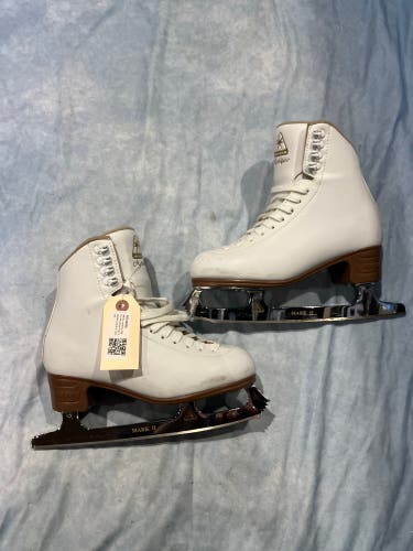 White Jackson Ultima Mystique Figure Skates Adult 6.5 (Used)