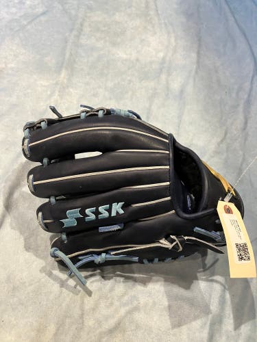 Blue SSK z9 RH Baseball Glove 11.75" (Used)