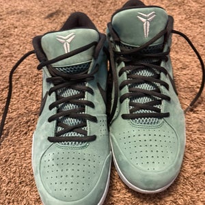 Kobe 4 girl dad Men's Size 10.0 (W 11.0) with box