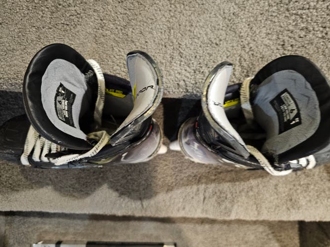 2024 Bauer Vapor Hyperlite 2 Hockey Skates 6 (Used)