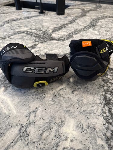 Junior Small CCM Tacks AS-V Elbow Pads (Used)