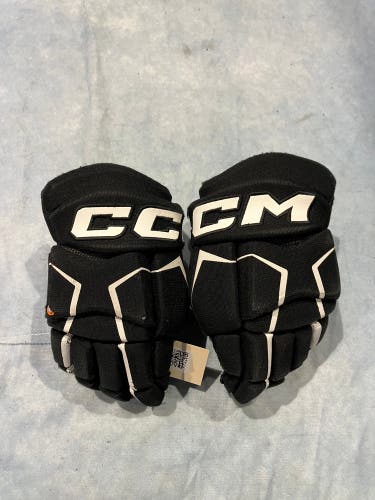 Black Youth CCM Tacks AS-V Pro Gloves 9" (Used)