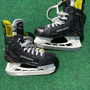 Intermediate Bauer Supreme M4 Hockey Skates (Fit 1) Size 4.5 (Used)