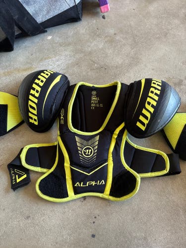 Small Junior Warrior Alpha QX Shoulder Pads (Used)