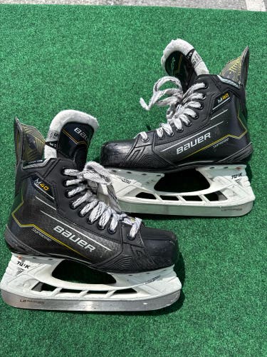 Intermediate Bauer Supreme M40 Hockey Skates (Fit 3) Size 5.5 (Used)