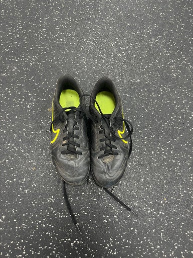 Used Nike Soccer Cleats Black Junior 02 11849-S000031052