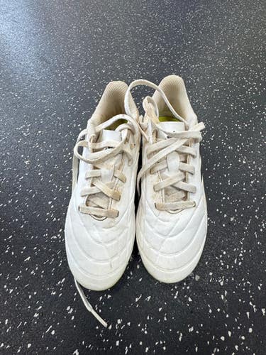 Used Adidas Soccer Cleats White Junior 02 11849-S000030983
