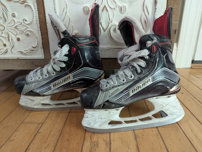 Bauer Vapor X900 Hockey Skates Regular Width Size 3 (Used)