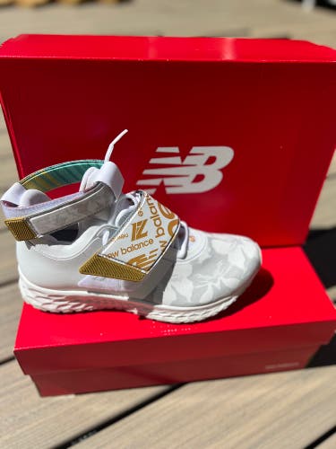 Lindor Model Turfs New Balance White Men's Size M 9.5 (New)