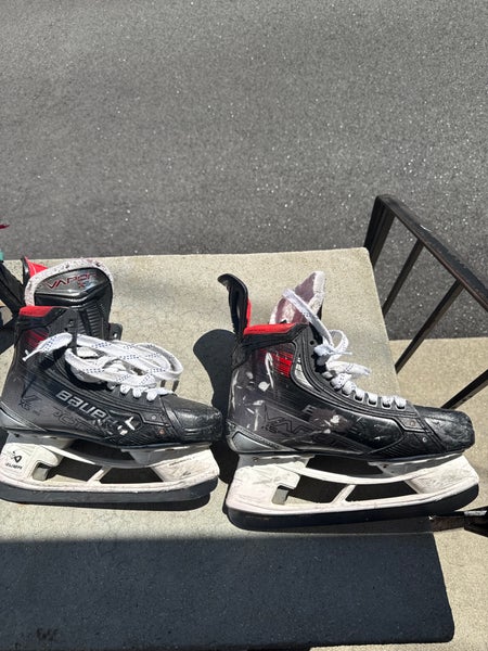 2023 Bauer Vapor X5 Pro Hockey Skates Regular Width 8.5 (Used)