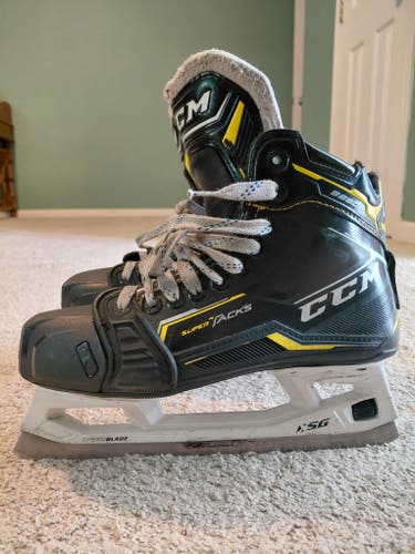 CCM Super Tacks 9380 Hockey Goalie Skates Regular Width 6 (Used)