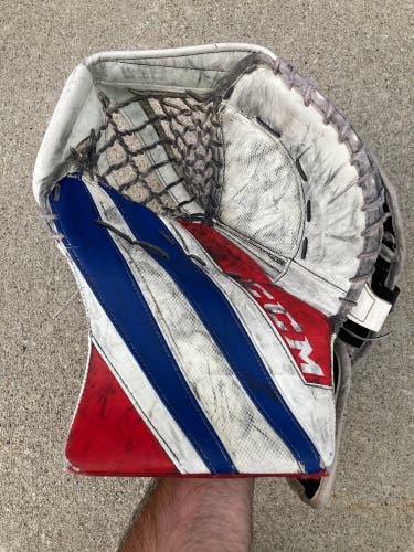 Intermediate Regular CCM Extreme Flex E5.9 Goalie Glove