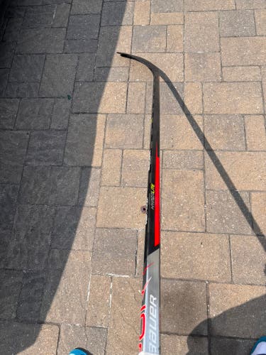 Senior Bauer Vapor Hyperlite Right Handed Hockey Stick P92M 77 flex