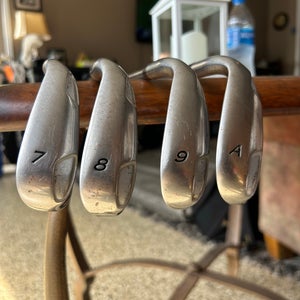 Junior TaylorMade Burner Plus Right Handed Clubs (Full Set) Uniflex 4 Pieces (Used)