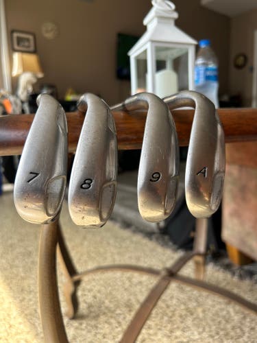 Junior TaylorMade Burner Plus Right Handed Clubs (Full Set) Uniflex 4 Pieces (Used)