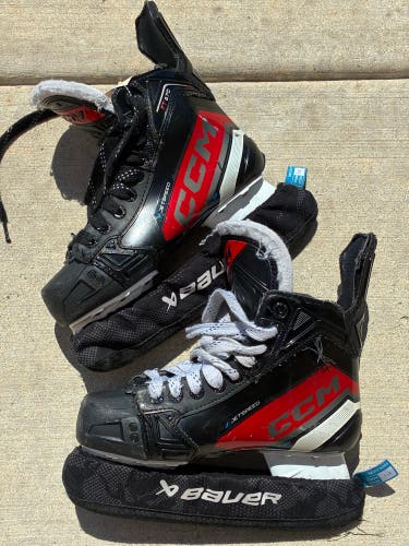 Intermediate CCM JetSpeed FT670 Hockey Skates Size 4.5 (Used)