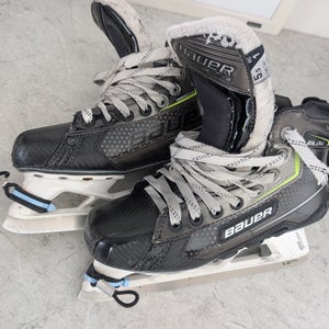 Bauer Elite Hockey Goalie Skates Size 5.5 (Used)