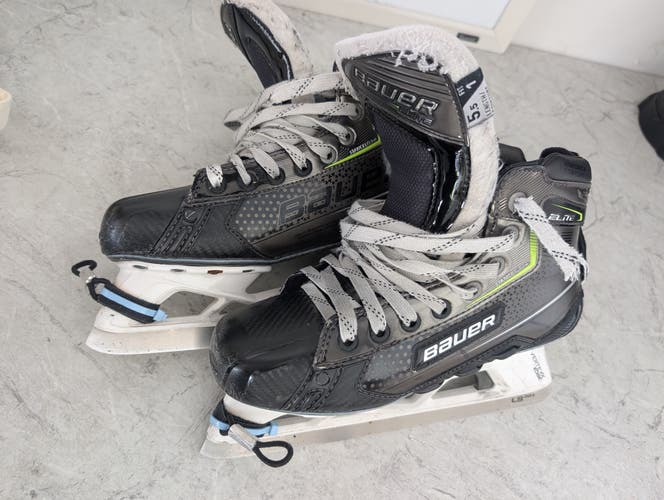 Bauer Elite Hockey Goalie Skates Size 5.5 (Used)