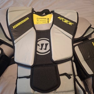 Medium Warrior Ritual X3E Goalie Chest Protector (New)