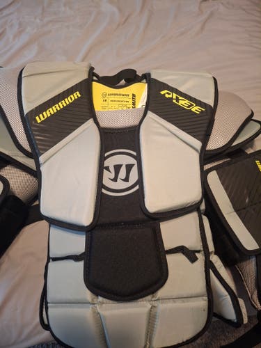 Medium Warrior Ritual X3E Goalie Chest Protector (New)