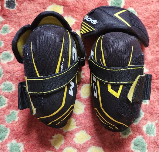 Junior Small CCM Tacks Elbow Pads (Used)