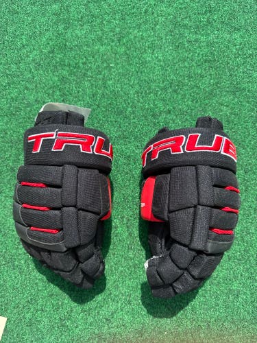 Black & Red Junior True A6.0 SBP Pro Gloves 11" (Used)
