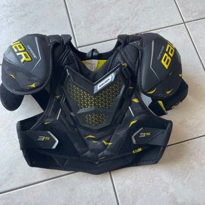 Men's Small Junior Bauer Supreme 3S Shoulder Pads (Used)