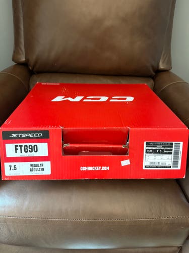 CCM JetSpeed FT690 Hockey Skates Regular Width 7.5 (Used)