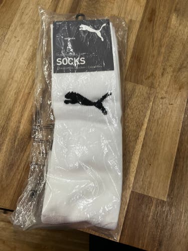 2 Pairs Of Men’s Puma soccer socks SIZE: US 7-9 Black & White