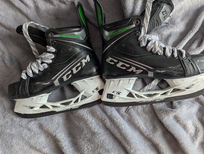 2021 CCM Ribcor Maxx Plus Hockey Skates Regular Width 8