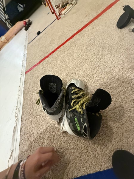 Reebok 3K Hockey Goalie Skates Size 1.5 (Used)