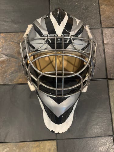 Intermediate Medium Bauer Goalie Mask with cat eye cage (Used)