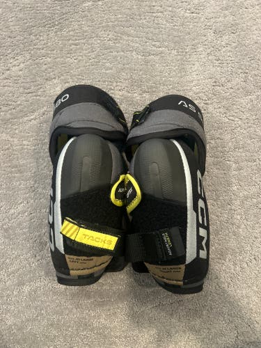 Junior Large CCM Tacks AS 580 Elbow Pads (Used)