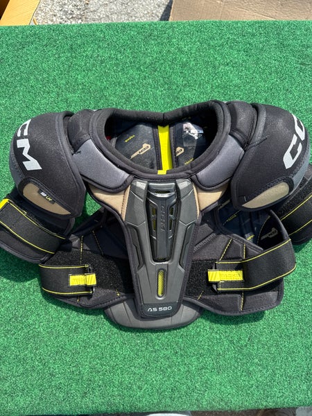 CCM AS580 Shoulder Pads (Used) | Senior Small