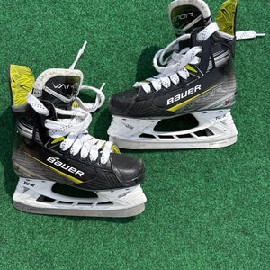 Junior Bauer Vapor X4 Hockey Skates (Regular) Size 3 (Used)