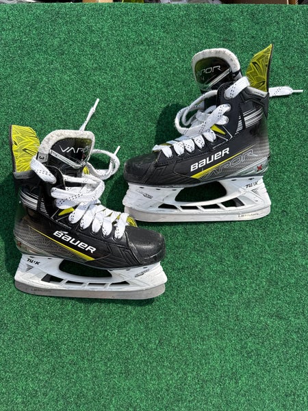 Junior Bauer Vapor X4 Hockey Skates (Regular) Size 3 (Used)