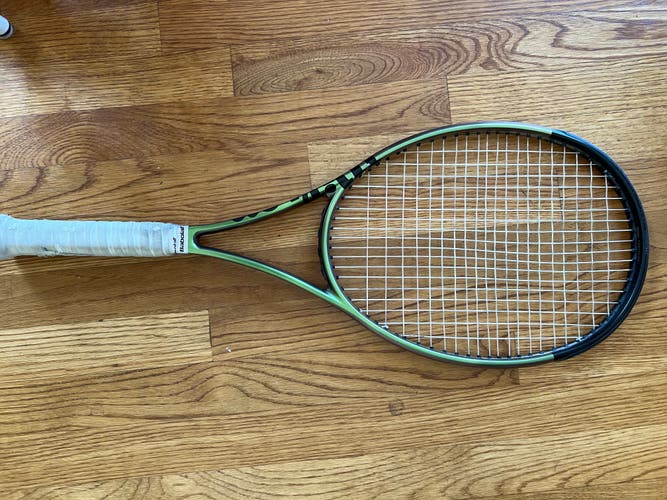 Adult Wilson Blade 98 v8 Tennis Racquet (Used)
