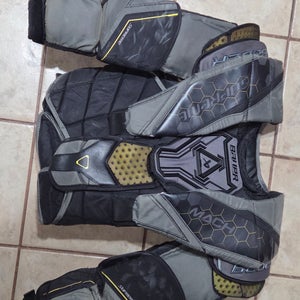 Medium Bauer Mach Goalie Chest Protector (Used)