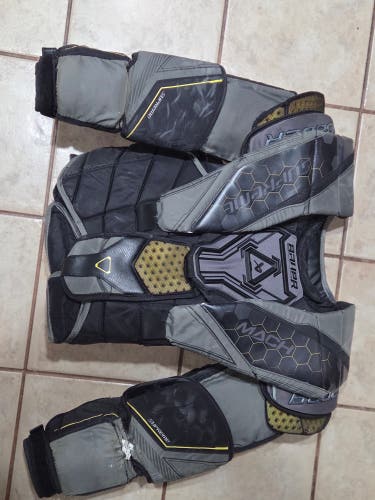 Medium Bauer Mach Goalie Chest Protector (Used)