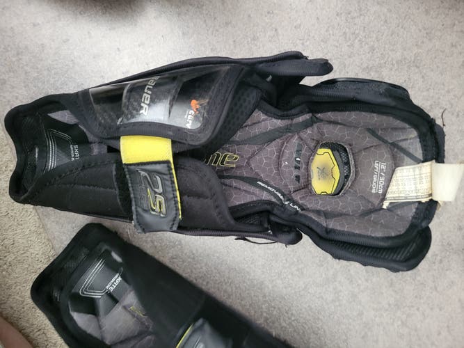 Junior Bauer Supreme 2S Pro 12" Shin Pads (Used)