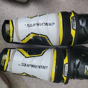 Junior Bauer Supreme 2S Pro 12" Shin Pads (Used)